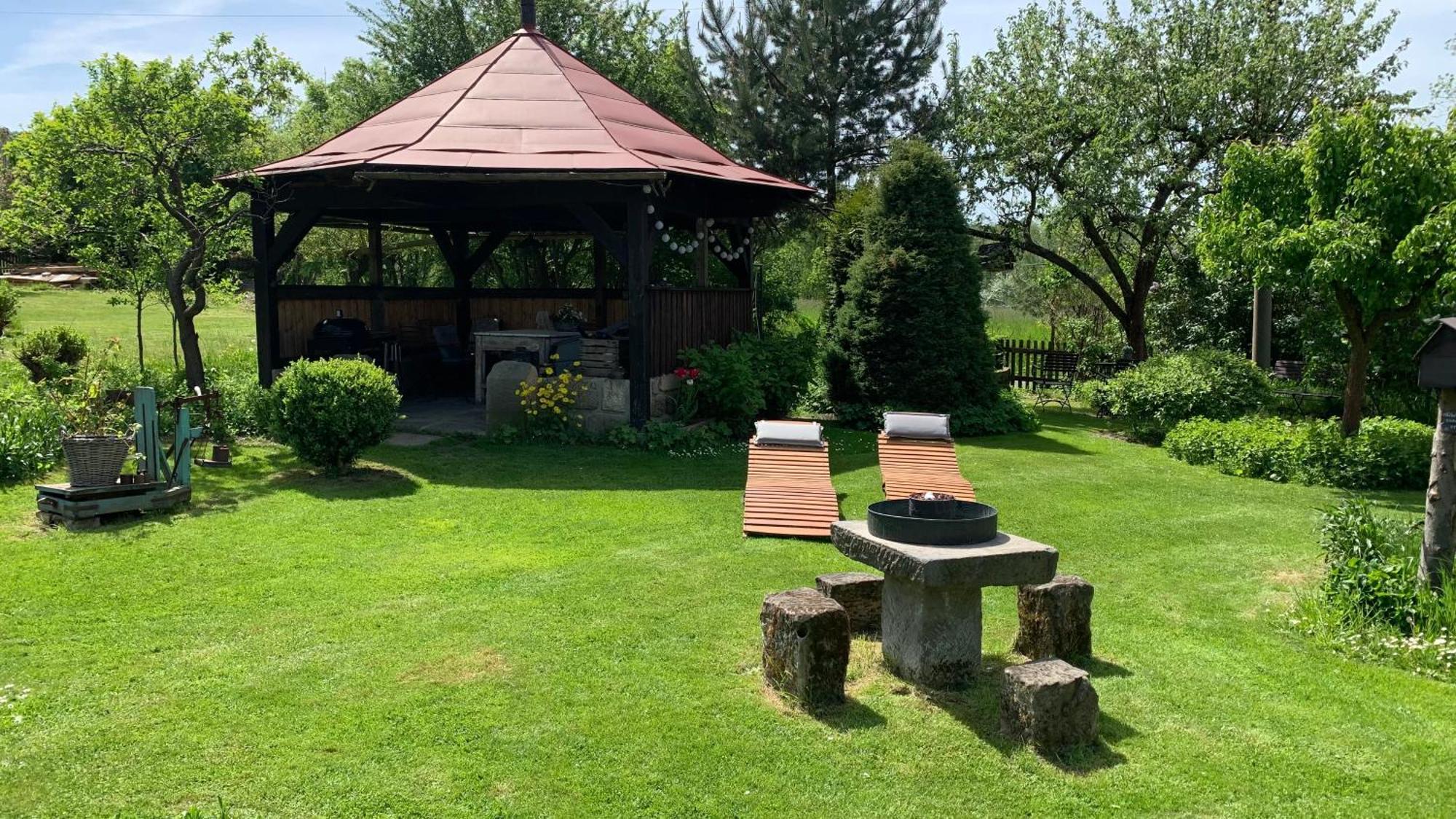 Kouzelna Maringotka Hotell Chřibská Exteriör bild